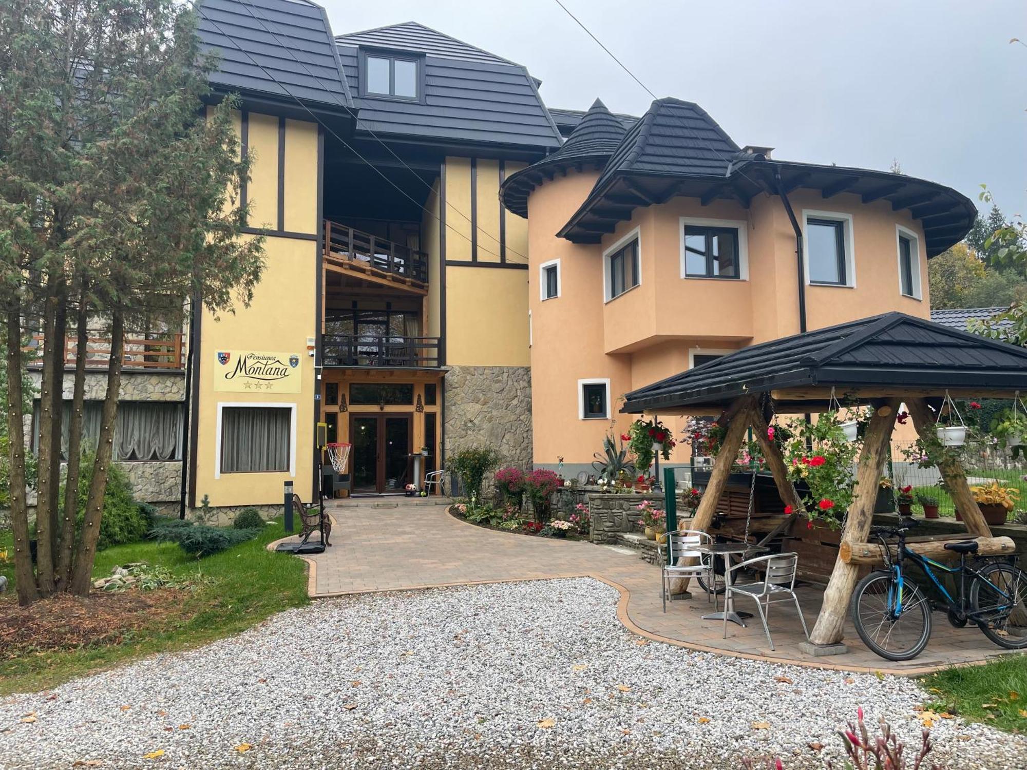 Montana Hotel Sucevita Kültér fotó